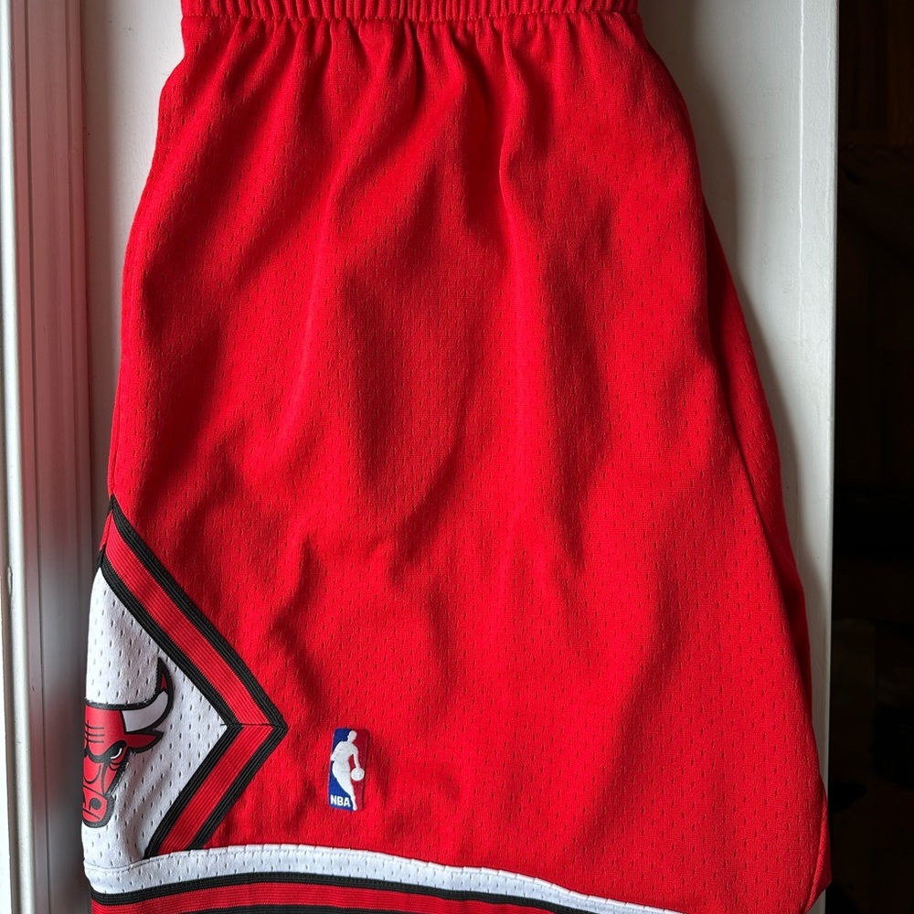 Chicago Bulls 1997/98 Authentic Red NBA Basketball Shorts